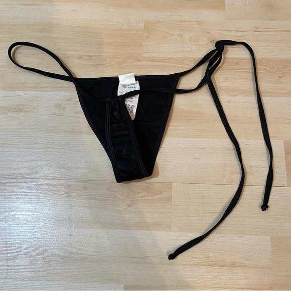 Vintage women’s  black thong string bikini swimsuit bathing suit bottoms - Picture 2 of 6
